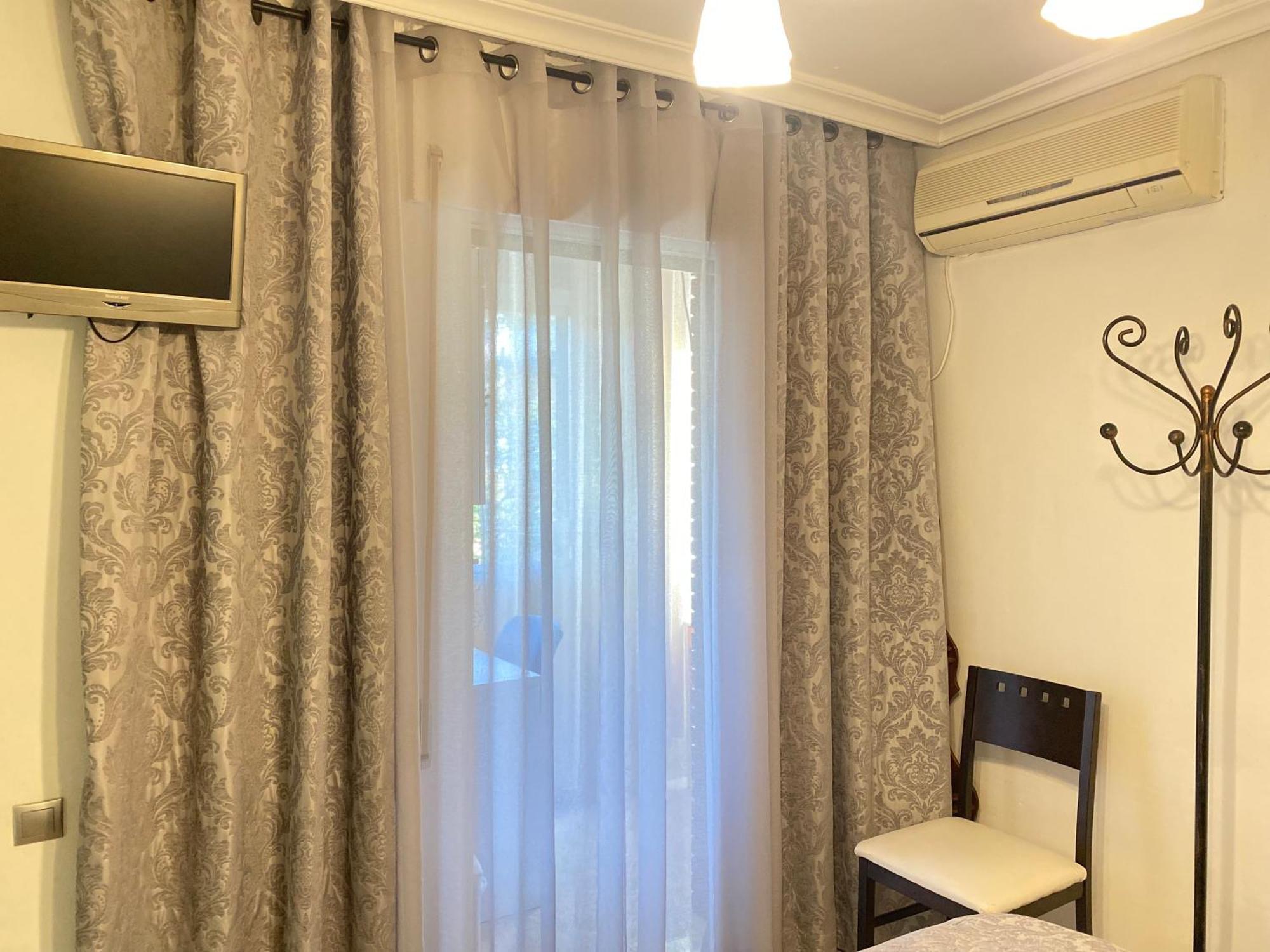 Shared Apartment! Piso Compartido! общая квартира! Allotjament en família *
