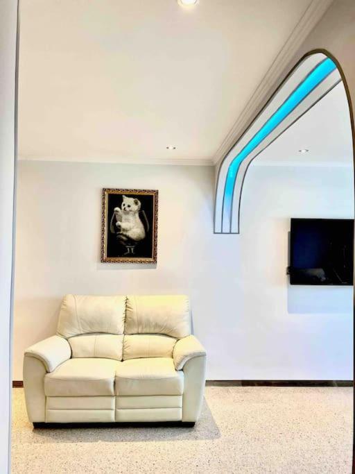 Shared Apartment! Piso Compartido! общая квартира! Allotjament en família Sevilla