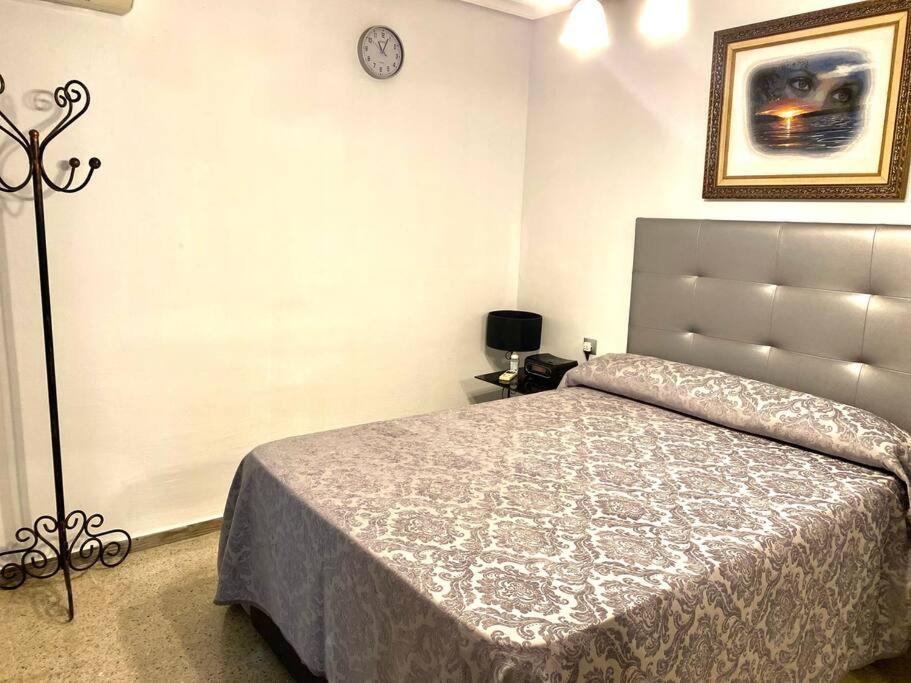 Allotjament en família Shared Apartment! Piso Compartido! общая квартира! *