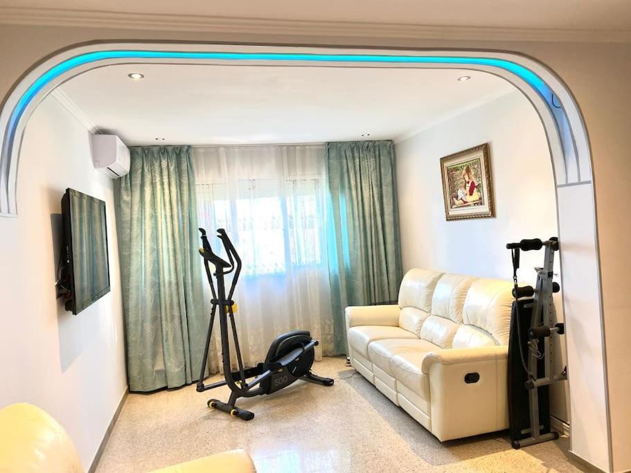 Allotjament en família Shared Apartment! Piso Compartido! общая квартира!
