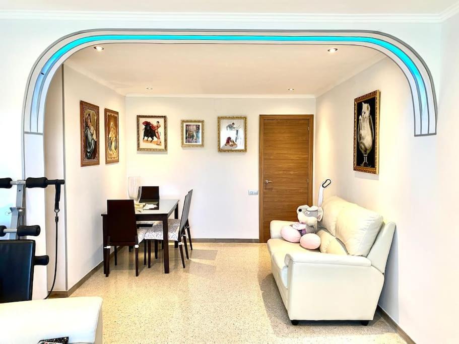 Shared Apartment! Piso Compartido! общая квартира! Allotjament en família Sevilla