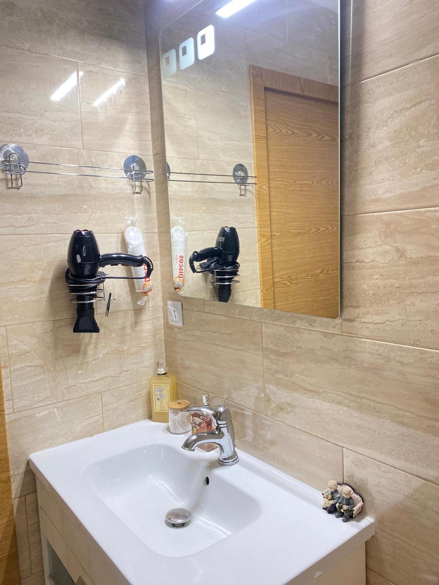 Séjour chez l'habitant Shared Apartment! Piso Compartido! общая квартира! *